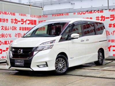 SERENA　セレナ　ハイウェイスター S-HYBRID　💎ハイブリッド・ミニバン再入庫🚗車線逸脱警報（ＬＤＷ）＆車線逸脱防止支援システム（ＬＤＰ）＆ふらつき警報＆パーキングアシスト等安全機能搭載💎ストラーダＳＤナビ🗾Ｂｌｕ－ｒａｙ📀Ｂｌｕｅｔｏｏｔｈ🎶📱フルセグＴＶ内蔵型📺走行中映像視聴可能😊🍃カタログ燃費ＪＣ０８モード１７．２ｋｍ／Ｌ🍃両側スライドドア＆左側パワースライドドア🚪足をかざして楽々開閉😲ハンズフリーオートスライドドア搭載車😲デュアルバックドアタイプで荷物の出し入れも使い分け🧳アラウンドビューモニターで楽々駐車📹🚗福岡店専用HPでも在庫確認可能‼✨【carlifegroup.fukuoka.jp/】で検索🕵️‍♂️