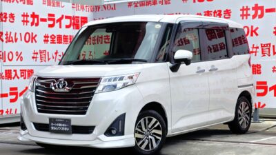 ROOMY　ルーミー　カスタムG　後期型　【車検２年付】　＂上級グレード＂💎コンパクトハイトワゴン・令和１年式・走行７万ｋｍ台💎純正フロントハーフスポイラー装着済💎純正９インチＳＤナビ🗾ＤＶＤ📀Ｂｌｕｅｔｏｏｔｈ🎶📞フルセグＴＶ内蔵型📺走行中映像視聴可能🌞両側パワースライドドア・ワンプッシュオープナー付で開閉楽々🚪衝突回避支援システム・スマートアシスト搭載🌈ＬＥＤヘッドライト＆ＬＥＤフォグランプで夜間の視野性もバッチリ💡🚗福岡店専用HPでも在庫確認可能‼✨ 【carlifegroup.fukuoka.jp/】で検索🕵️‍♂️