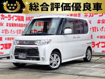 TANTO CUSTOM　タント　カスタム Vセレクション ターボ ＂後期型＂【総合評価優良車】【特別仕様車】【車検２年付】💎人気の低価格ハイトワゴン・スライドドアタイプ😲💎センターピラーレス＆左側パワースライドドア『ミラクルオープンドア』👀 リアシートアレンジ次第でラゲッジスペースも自在な万能車輌😲 ストラーダＳＤナビ🗾ＤＶＤ📀Ｂｌｕｅｔｏｏｔｈ🎶📱📞フルセグＴＶ内蔵型📺走行中映像視聴可能👀夜間走行も視界良好なＨＩＤヘッドライト&フォグランプ🌈純正オプション・リアオーバーヘッドコンソール付🔥大型収納スペース確保✨月々２０，３００円～ＯＫ😲 納車時新品タイヤ装着🚗福岡店専用HPでも在庫確認可能‼✨ 【carlifegroup.fukuoka.jp/】で検索🕵️‍♂️