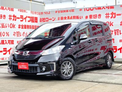 FREED　フリードハイブリッド　ジャストセレクション　＂後期型＂【車検２年付】　＂６人乗り＂３列シートタイプ＂🤩コンパクトハイブリッドながら多人数の乗車が可能🎊燃費も十分・お財布にやさしい👛エクリプスＳＤナビ🗾ＤＶＤ💿Ｂｌｕｅｔｏｏｔｈ📞地デジフルセグＴＶ内蔵型📺走行中映像視聴可能👀両側パワースライドドア付🚪乗降り楽々✨スマートキータイプで鍵の開け閉めもワンタッチ👆クルーズコントロール機能付・高速道路も運転楽々👏ＨＩＤヘッドライト＆ＬＥＤフォグランプ付で夜間視野確保🔦🚗福岡店専用HPでも在庫確認可能‼✨ 【carlifegroup.fukuoka.jp/】で検索🕵️‍♂️