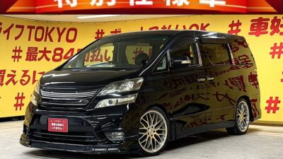 VELLFIRE　 ヴェルファイア　2.4Z　プラチナムセレクション【特別仕様車】【カスタム】カスタム装備多数の大人気ミニバン入庫💡ロクサーニマルチフォルケッタ20インチAW🛞RSRダウンサス＆社外エアロ（Fグリル＆Fスポイラー＆Rバンパースポイラー）👍👀楽ナビHDDナビ（地デジフルセグTV📺CD・DVD）＆アルパイン10.2型後席モニター📀大人気の7人乗りモデル🚗両側パワースライドドア＆パワーバックドア😍2列目オットマン付キャプテンシートで乗り降りも荷物の出し入れも楽々🤱🌜TOKYO店専用HPにて更新中❗ carlifegroup.tokyo.jpで検索🕵️‍♂️