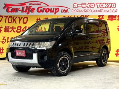 DELICA　デリカD5　M　【カスタム】【4WD】【車検2年付】　パートタイム式４WDで自由自在に2WD・4WDの切り替えが可能🚙人気ホイール（ＸＴＲＥＭＥーＪ ＸＪ０４）ＢＦＧｏｏｄｒｉｃｈ ＡＬＬーＴｅｒｒａｉｎ Ｔ／Ａ ＫＯ２タイヤ（ホワイトレター）　２３５／７０Ｒ１６装着済🔥レジャーやキャンプなどアウトドアに最適な1台✨大家族にオススメな8人乗り✨イクリプスSDナビ🗾CD・DVD💿Bluetooth🎶フルセグＴＶ内蔵型📺走行中映像視聴可能😁ALPINE製フリップダウンモニターで後席の方でもTVやDVDが楽しめます🎵両側スライドドア＆左側電動スライドドアで楽々開閉可能📣夜間でも明るいＨＩＤヘッドライト🔥　駐車時に安心なバックカメラ付きです✨　🌛TOKYO店専用HPにて更新中❗ carlifegroup.tokyo.jpで検索🕵️‍♂️🌛