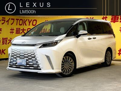 LEXUS　LM500ｈ　バージョンL　【総合評価優良車】【４ＷＤ】👑カーラッピングカスタム済👑💎優良オークション高評価・４．５点獲得車両💎左右独立ムーンルーフ🌈マークレビンソン・リファレンス３Dサラウンドサウンドシステム🎶14インチタッチディスプレイオーディオ＆14インチフリップダウンモニター搭載👀前後左右独立温度調整オートエアコン🌀💺フロント・セミアニリン本革シート💺リア・エルアニリン本革シート💺リラクゼーション機能付⭐レクサスセーフティーシステムで運転支援サポートもフル装備💎極上の1台を堪能下さい🎊