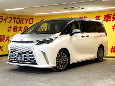 LEXUS　LM500ｈ　バージョンL　【総合評価優良車】【４ＷＤ】👑カーラッピングカスタム済👑💎優良オークション高評価・４．５点獲得車両💎左右独立ムーンルーフ🌈マークレビンソン・リファレンス３Dサラウンドサウンドシステム🎶14インチタッチディスプレイオーディオ＆14インチフリップダウンモニター搭載👀前後左右独立温度調整オートエアコン🌀💺フロント・セミアニリン本革シート💺リア・エルアニリン本革シート💺リラクゼーション機能付⭐レクサスセーフティーシステムで運転支援サポートもフル装備💎極上の1台を堪能下さい🎊