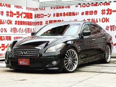FUGA　フーガハイブリッド　VIPパッケージ　【カスタム】【車検２年付】＂最上級グレード＂💎大人気ホイール BADX・ロクサーニ２１インチＡＷ装着済💎安全装備＆快適装備多数の１台🔥最高出力エンジン３０６ｐｓ＆モーター６８ｐｓのハイパワータイプ🔥カタログ燃費１０・１５モード１９．０ｋｍ／Ｌの驚異の燃費性のも誇る１台🍃純正ＨＤＤマルチナビ🗾ＤＶＤ📀Ｂｌｕｅｔｏｏｔｈ🎶📱📞フルセグＴＶ内臓型📺走行中映像視聴可能👀💎高級感溢れるウッド調パネル＆本革シート＆パワーシートタイプ💺レーダークルーズコントロール機能付で楽々高速走行＂シートエアコン＆全席シートヒーター付の快適装備✨リア電動シート付の豪華装備🚗福岡店専用HPでも在庫確認可能‼✨ 【carlifegroup.fukuoka.jp/】で検索🕵️‍♂️