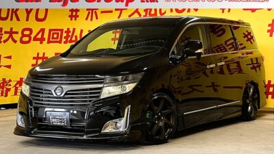 ELGRAND エルグランド 250ハイウェイスター【車検2年付】社外ディスプレイオーディオ&後席フリップダウンモニター✨7人乗りキャプテンシート&オットマン付き💺🚗2列目&3列目サイドシェード付きでプライバシー・UV効果もバッチリ🌞HKS車高調&社外19インチAW✨フロントリップスポイラーで見た目もGOOD🚗お問い合わせはお早めに📞TOKYO店専用HPにて更新中❗ carlifegroup.tokyo.jpで検索🕵️♂️🌛《1年保証付》