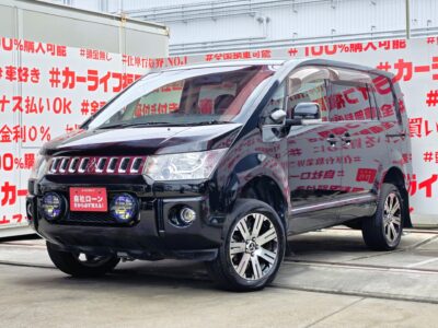 DELICA　デリカD5　Gパワーパッケージ　【カスタム】【4WD】【ワンオーナー】【車検２年付】　💎リフトアップカスタム車💎後期型純正１８インチＡＷ＆Ｘｒｏｓｓ Ｆｏｕｒ Ｘｔｒｅｍｅマッドガード＆ＩＰＦ製ＬＥＤ大型フォグランプ装着済🔥両側パワースライドドア付で乗り降り・荷物の積み下ろしも楽々快適🚪４ＷＤ切替モードで悪路走行もお任せ💪高速走行はクルーズコントロールで楽々運転🏁素早いシフトチェンジはパドルシフトにお任せ✨純正ＨＤＤナビ🗾ＤＶＤ💿フルセグＴＶ📺福岡店専用HPでも在庫確認可能‼✨【carlifegroup.fukuoka.jp/】で検索🕵️‍♂️
