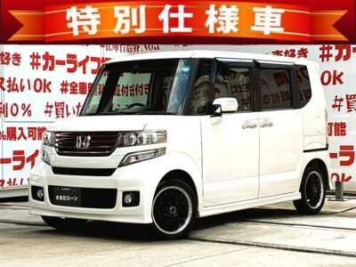N-BOX　カスタム　G　SSパッケージ【特別仕様車】【車検2年付】＂両側パワースライドドアー付の人気グレード＂純正ギャザーズナビ🗾CD・DVD再生💿地デジＴＶ内蔵型📺👀アイドリングストップ機能付🍃カタログ燃費ＪＣ０８モード２４．２ｋｍ／Ｌの低燃費🍃人気・装備充実文句なしのハイトワゴン🚗HIDヘッドライトで夜間の視界確保✨ヴァーテック・ワン15インチAW装着🌈🚗福岡店専用HPでも在庫確認可能‼✨ 【carlifegroup.fukuoka.jp/】で検索🕵️‍♂️