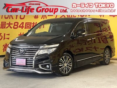 ELGRAND　エルグランド 　ハイウェイスター　後期型　⭐ローダウン・ニスモサスペンションキット装着⭐フロントリップスポイラーで見た目もかっこよく決まってます👌純正SDナビ🗾地デジフルセグTV📺DVD📀Bluetoothでスマホから音楽再生可能🎶📱助手席＆2列目オットマン付きキャプテンシートで快適装備💺👌ワンタッチで開閉可能な両側パワースライドドアなので乗り降りが楽々👪後席フリップダウンモニター装備でお子様も飽きずに楽しめます🎉後席サイドシェード付きでプライバシー・ＵＶ効果もバッチリ🌞ドライブレコーダー付きで安心🎥LEDヘッドライト&フォグで夜間走行時にも明るく安心🔦🌜TOKYO店専用HPにて更新中❗ carlifegroup.tokyo.jpで検索🕵️‍♂️🌛《1年保証付》