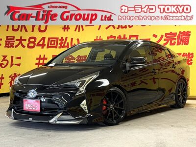 PRIUS プリウス　Ｓ【カスタム】【車検2年付】💎ＭＯＤＥＬＬＩＳＴＡアイコニックスタイル装着✨フロントバンパーデイライト付💎ローダウンスプリング＆マルチスポーク１９インチＡＷ装着🔥ＬＥＤヘッドライト・ＬＥＤイエローフォグ・イカリング付きでアピール度満点💡純正ＳＤナビ🗾ＤＶＤ💿Ｂｌｕｅｔｏｏｔｈ🎶📱📞フルセグＴＶ内蔵型🎶駐車時に安心なバックカメラ付😁ＴＮＧＡプラットフォームで最高の走りと乗り心地が実現‼️👀カタログ燃費ＪＣ０８モード🍃３７．２ｋｍ／Ｌのお財布に優しい低燃費✨🌜TOKYO店専用HPにて更新中❗ carlifegroup.tokyo.jpで検索🕵️‍♂️🌛