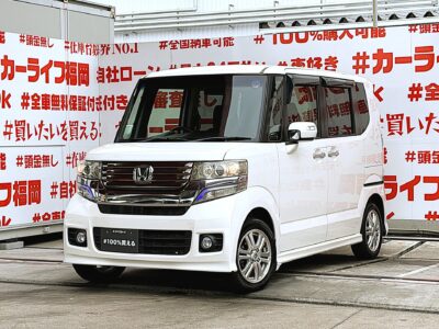 N-BOX　カスタム　G・Lパッケージ【車検２年付】 　🌸月々２万円台～ＯＫ💎✨純正ナビ🗾ＤＶＤ💿ＵＳＢ📱地デジＴＶ内蔵型📺走行中映像視聴可能👌安心のバックカメラ装備👀両側パワースライドドア装備🚩🍃カタログ燃費ＪＣ０８モード２４．２ｋｍ／Ｌの低燃費🍃アイドリングストップ付でエコ🍃🚗福岡店専用HPでも在庫確認可能‼✨【carlifegroup.fukuoka.jp/】で検索🕵️‍♂️