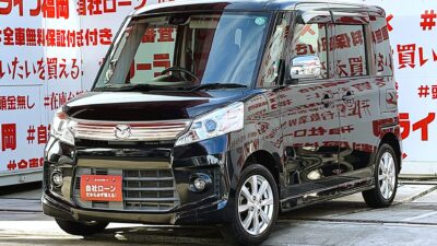 FLAIR WAGON フレアワゴンカスタムスタイル　XS【車検２年付】＂ハイトワゴンでも驚異の燃費性能🍃カタログ数値２７．８ｋｍ／Ｌ😲＂衝突被害軽減ブレーキ搭載車📢純正ナビ🗾ＤＶＤ📀Ｂｌｕｅｔｏｏｔｈ🎶📱📞フルセグＴＶ内蔵型📺走行中映像視聴可能👀🌈フロントドアミドルポケット＆オーバーヘッドコンソールで豊富な収納スペースを装備🌈🚗福岡店専用HPでも在庫確認可能‼✨ 【carlifegroup.fukuoka.jp/】で検索🕵️‍♂️