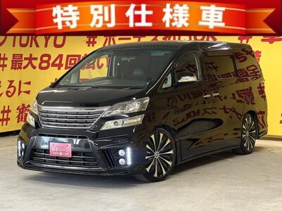 VELLFIRE　ヴェルファイア　2.4ZプラチナセレクションⅡ　【特別仕様車】【4WD】【カスタム】【車検２年付】👑カスタム装備多数の大人気ミニバン入庫👑ギャルソン２０インチAW🛞＆ギャルソン４本出しマフラー＆CUSCO車高調＆社外エアロバンパー＆社外リアハーフスポイラー＆社外グリル装備👍HDDナビ🛣️地デジフルセグTV📺CD💿DVD📀Bluetooth📱🎶後席は純正フリップダウンモニター付きでリアエンタメも充実⭐大人気の７人乗りモデル🚗両側パワースライドドア＆パワーバックドア😍２列目オットマン付キャプテンシートで乗り降りも荷物の出し入れも楽々🤱ＨＩＤヘッドライト＆フォグランプで夜間も明るく安全走行💡🌜TOKYO店専用HPにて更新中❗ carlifegroup.tokyo.jpで検索🕵️‍♂️🌛《1年保証付》