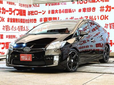 PRIUS　プリウス　Sツーリングセレクション 【カスタム】【車検２年付】💎アルジェノン１８インチＡＷ＆ローダウン💎人気メーカー・ヴァレンティフルＬＥＤテールレンズ装着済🔥夜間でも明るいＬＥＤヘッドライト＆ＬＥＤフォグランプ付で視野確保🔦純正ＨＤＤナビ🗾ＤＶＤ📀Ｂｌｕｅｔｏｏｔｈ🎶📱📞フルセグＴＶ内蔵型📺走行中映像視聴可能👀ステアリングスイッチでナビも楽々操作🎶安心のバックカメラ付きで死角が少なく安全に駐車可能📸ＥＴＣ装備で高速道路も快適走行🚗💨燃費はお任せ・ＪＣ０８モードカタログ燃費３０．４ｋｍ／Ｌ🍃月々２万円台～ＯＫ🌈🚗福岡店専用HPでも在庫確認可能‼✨【carlifegroup.fukuoka.jp/】で検索🕵️‍♂️