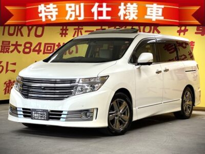 ELGRAND　エルグランド　ライダー　 白本革シート仕様　パワーシート　【特別仕様車】【4WD】【車検２年付】🌈豪華ツインサンルーフ🌈高級感のある本革シート＆助手席・二列目オットマン付きキャプテンシートの豪華な7人乗りモデル👑純正HDDナビ🗾フルセグTV📺DVD📀Bluetooth付でスマートフォンからお好きな音楽を流せます📱🎶BOSEサウンドシステム搭載🎉フリップダウンモニター付きでリアのエンタメもばっちり⭐ワンタッチオープンの両側パワースライドドア＆パワーバックドアで乗り降りや荷物の出し入れ楽々👪✨HIDヘッドライト&フォグで夜間走行時にも明るく安心🔦🌜TOKYO店専用HPにて更新中❗ carlifegroup.tokyo.jpで検索🕵️‍♂️🌛《1年保証付》
