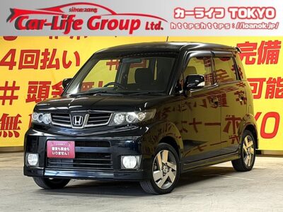 ZEST_SPARK　ゼストスパーク　Ｗターボ【車検2年付】ホンダが誇るカッコいい魅力的なゼストが入庫致しました🎵鋭い眼光を表現したプロジェクタータイプのHIDヘッドライトや大開口のフロントバンパーなど精悍で迫力あるエクステリアデザイン✨さらに大型リアスポイアラーでスポーティさをより一層引き立たせています‼️✨人気のターボ車で高速道路でもストレスなくスムーズに走行かつ爽快です😍😆リアシートを床下に格納（ダイブダウン）できるため、大きな荷物や折りたたみ自転車も余裕で積み込めます👀💡HIDヘッドライト＆LEDフォグランプで夜間も明るく安全走行🚗TOKYO店専用HPにて更新中❗ carlifegroup.tokyo.jpで検索🕵️‍♂️