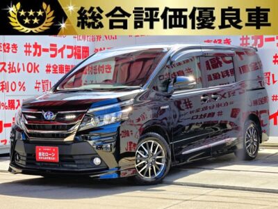 VOXY　ヴォクシー　ハイブリッドV【総合評価優良車】【カスタム】💎モデリスタフルエアロ＆モデリスタフロントグリルイルミネーション装着済💎😲アルパインビッグⅩ１０インチＨＤＤ大型ナビ🗾ＤＶＤ📀Ｂｌｕｅｔｏｏｔｈ📞🎶フルセグ内蔵📺走行中映像視聴可能👀夜間も視界バッチリ💡ＬＥＤヘッドライト・ＬＥＤフォグランプ装備💡カタログ燃費ＪＣ０８モード・２３．８ｋｍ／Ｌ🍃燃費もＯＫ🍃両側パワースライドドア搭載・楽々開閉🚪７人乗りキャプテンタイプでウォークスルー自由自在😊安心のドライブレコーダー付🚗福岡店専用HPでも在庫確認可能‼✨ 【carlifegroup.fukuoka.jp/】で検索🕵️‍♂️