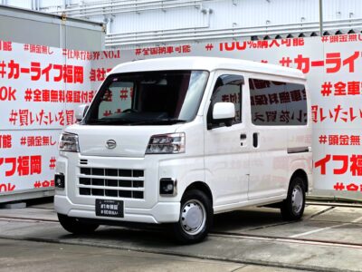 HIJET　ハイゼットカーゴ　クルーズ ターボ 4WD　【車検２年付】　＂最上級グレード＂現行型＂ターボ付車両＂令和５年式・人気７１０型＂走行距離６万ｋｍ台の低走行車両💎✨安心の運転支援・スマートアシスト機能付💎社外ＳＤナビ🗾ＤＶＤ📀Ｂｌｕｅｔｏｏｔｈ📱📞🎶地デジフルセグ📺走行中映像視聴可能👀✨楽々乗降りプッシュスタート🔘スマートキータイプ👆燃費性能もＯＫ🍃カタログ燃費・ＪＣ０８モード２０．５ｋｍ🍃抜群の収納スペース・ルーフシェルフ付😊✨黒ナンバー(事業用)登録も追加料金なしで登録可能✨納車時新品タイヤ装着🎉🚗福岡店専用HPでも在庫確認可能‼✨ 【carlifegroup.fukuoka.jp/】で検索🕵️‍♂️
